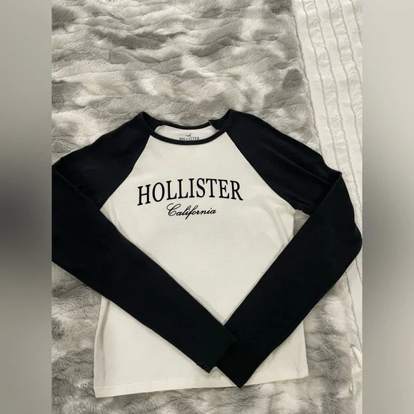 Hollister Black and White Raglan Top - Picture 3 of 10